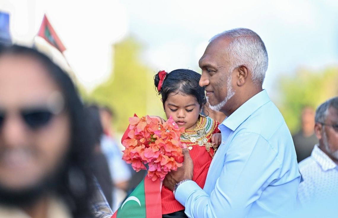 ފުވައްމުލަކާއި އައްޑޫ ސިޓީ އަށް ކުރެއްވެވި ދަތުރުފުޅު ނިންމަވާލައްވާ ރައީސް މުޢިއްޒު މާލެ ވަޑައިގެންފި