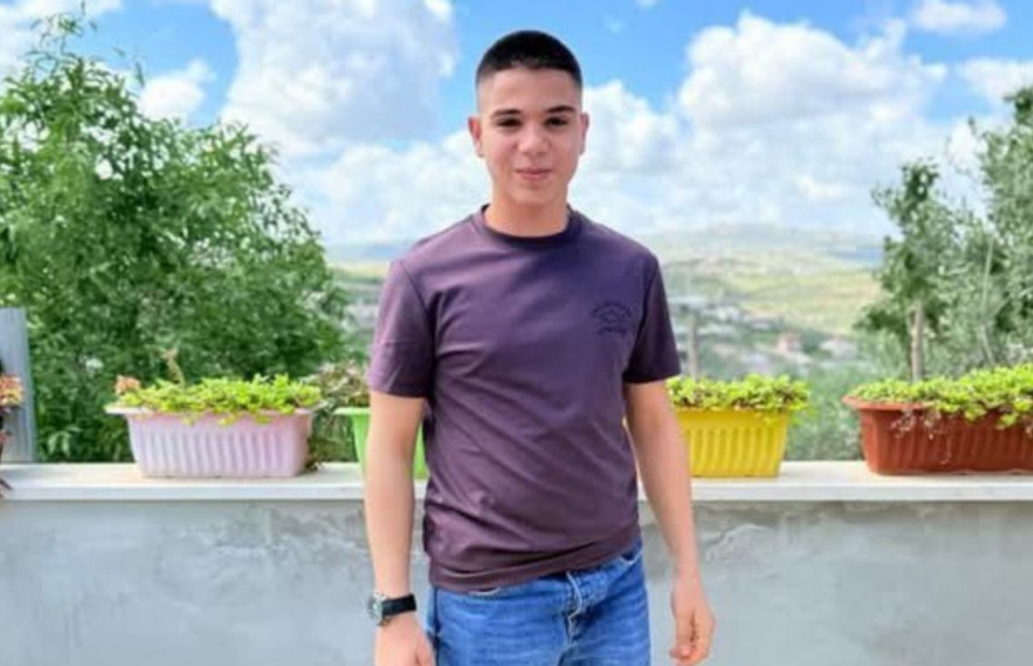 އިސްރާއީލު ސިފައިން ޤުދުސްގެ ގެތައް ތަޅާލައި، 15 އަހަރުގެ ފަލަސްތީނުގެ ކުއްޖަކު ޝަހީދުކޮށްލައިފި