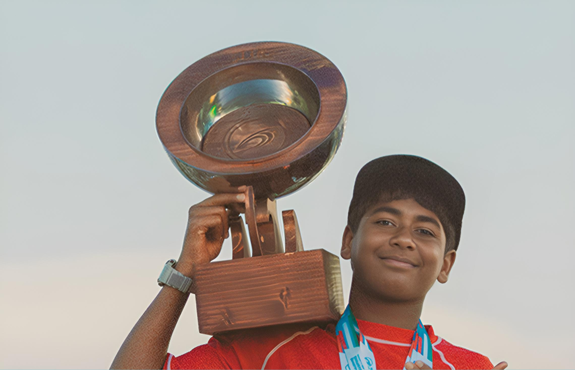 ރަންނަމާރި ޗެލެންޖުގެ އޯޕަން ކެޓަގަރީގެ ޗެމްޕިއަންކަން އުމުރުން އެންމެ 15 އަހަރުގެ ޔަސީން ހޯދައިފި