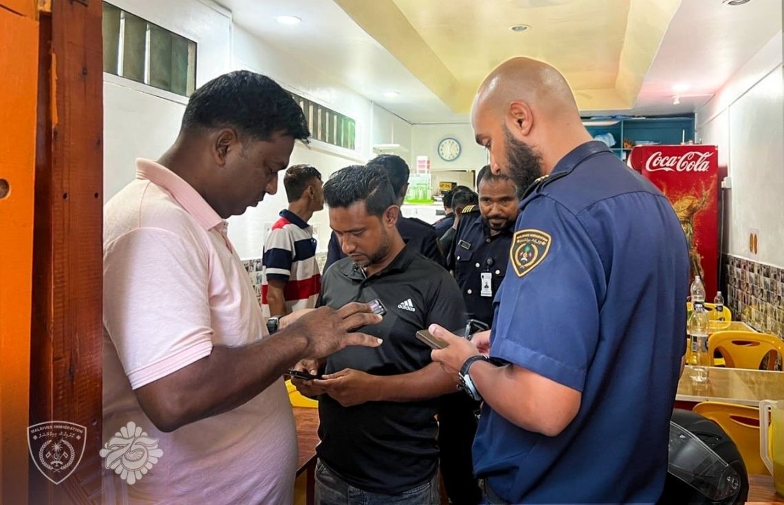 ޤަވާއިދާ ޚިލާފަށް އުޅެމުންދިޔަ 5 ބިދޭސީއަކު އިމިގްރޭޝަންގެ ބެލުމުގެ ދަށަށް