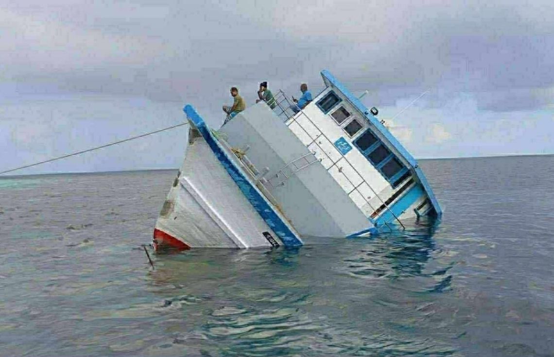 މާލެއިން ފުރައިގެން ފަރެސްމާތޮޑާއަށް ދަތުރުކުރަމުންދިޔަ 'ފަހިރޯޅި' ބޯޓު ފަރަކަށް އަރައިފި