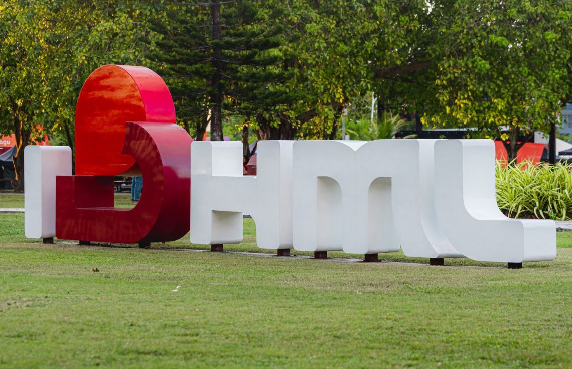 ހުޅުމާލެއަށް ޚާއްސަ "އައިލަވް އެޗްއެމްއެލް" މޮނިއުމަންޓެއް ސެންޓްރަލް ޕާކުގައި ބަހައްޓައިފި