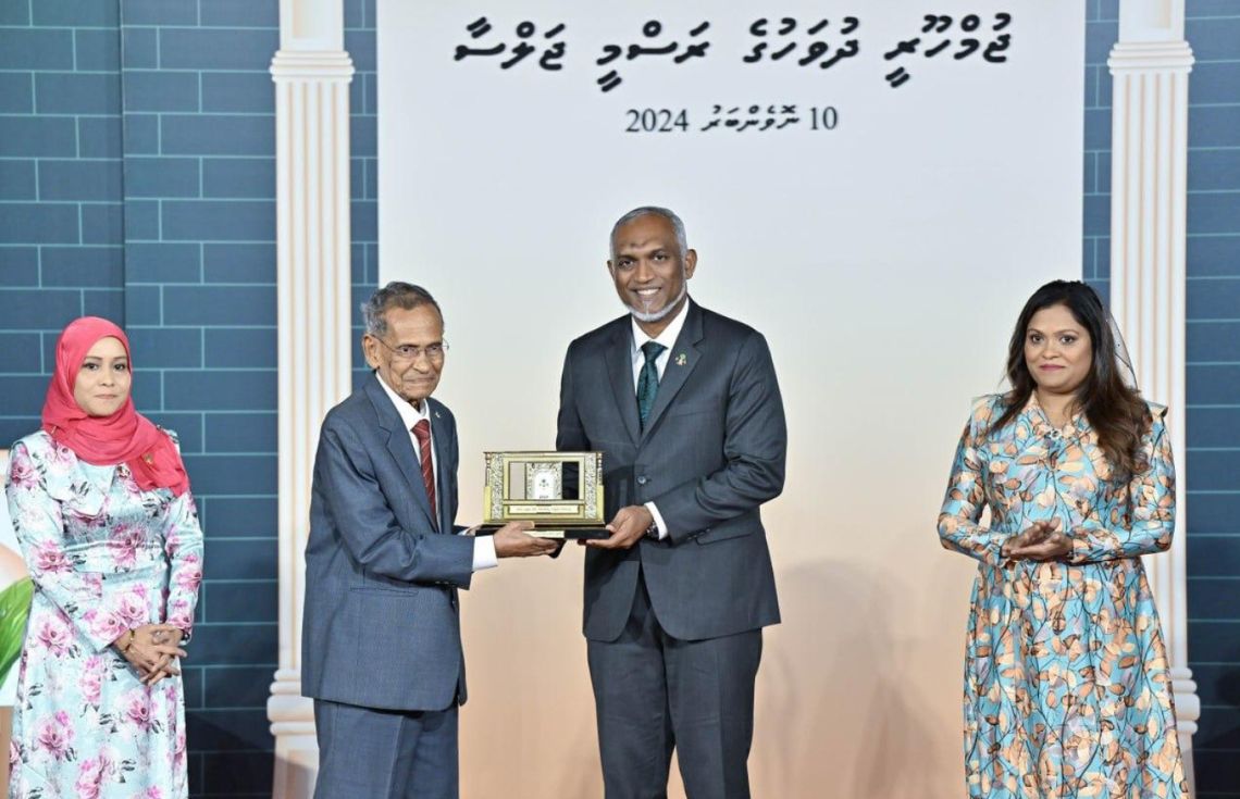 ދައުލަތަށް ޚިދުމަތް ކުރެއްވި 97 ބޭފުޅުންނާއި، މަތީ ދަރަޖަ ހޯދި 33 ފަރާތަކަށް ޖުމްހޫރީ ދުވަހު ރައީސުލްޖުމްހޫރިއްޔާ އިނާމު ދެއްވާނެ