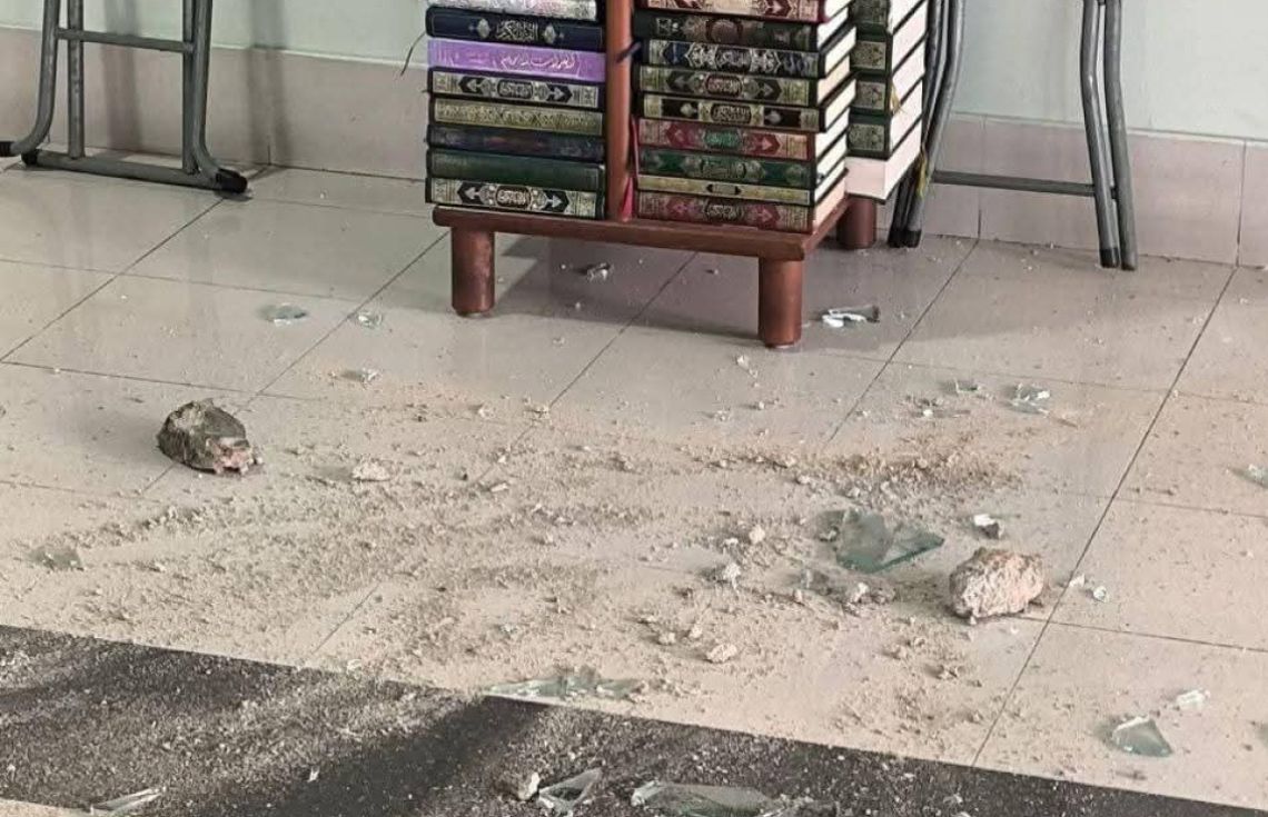 މިސްކިތަށް ގެއްލުން ދިނުމުގެ ދެ މައްސަލައެއް: ތުހުމަތުކުރެވޭ މީހަކު ހައްޔަރުގައި