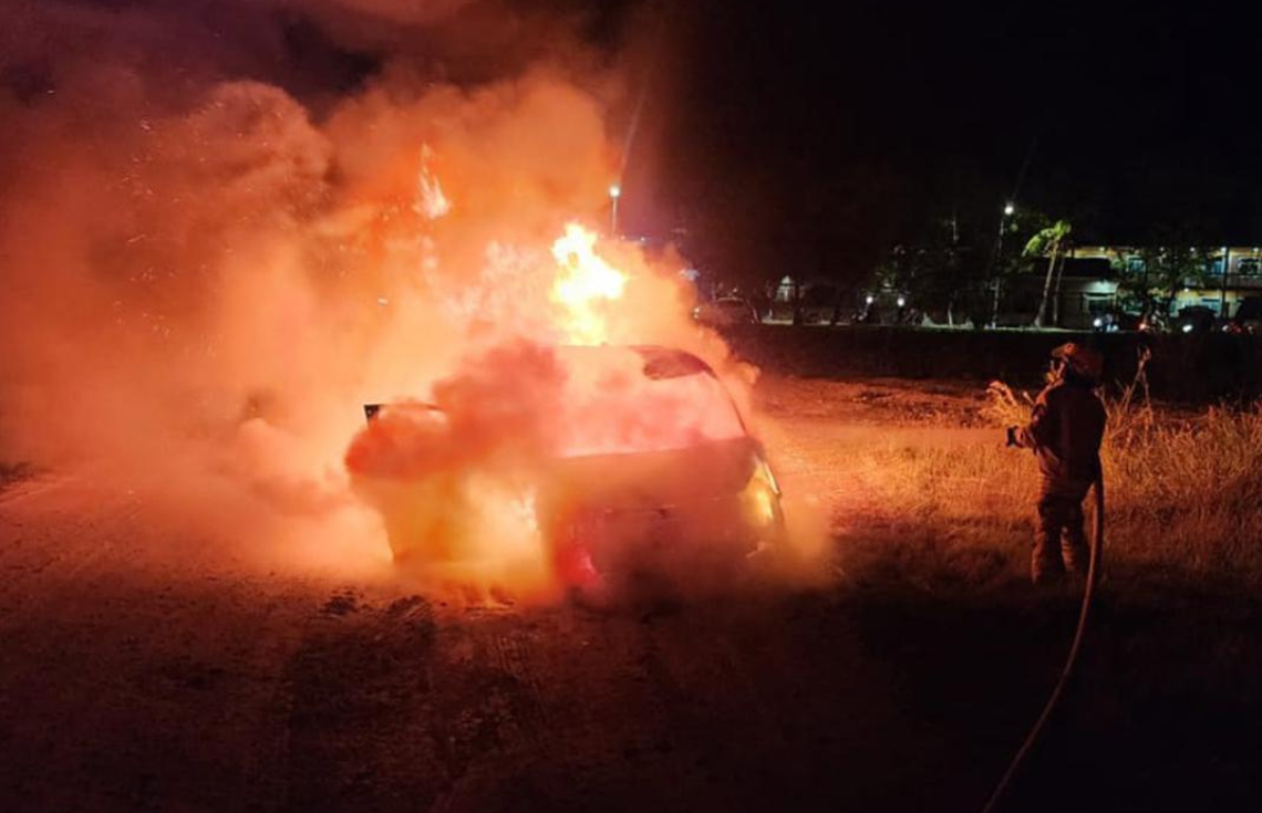 ދުއްވާފައި ދިޔަ ކާރެއްގައި ރޯވެ އަލިފާނުގެ ހާދިސާއެއް ހިނގައިފި