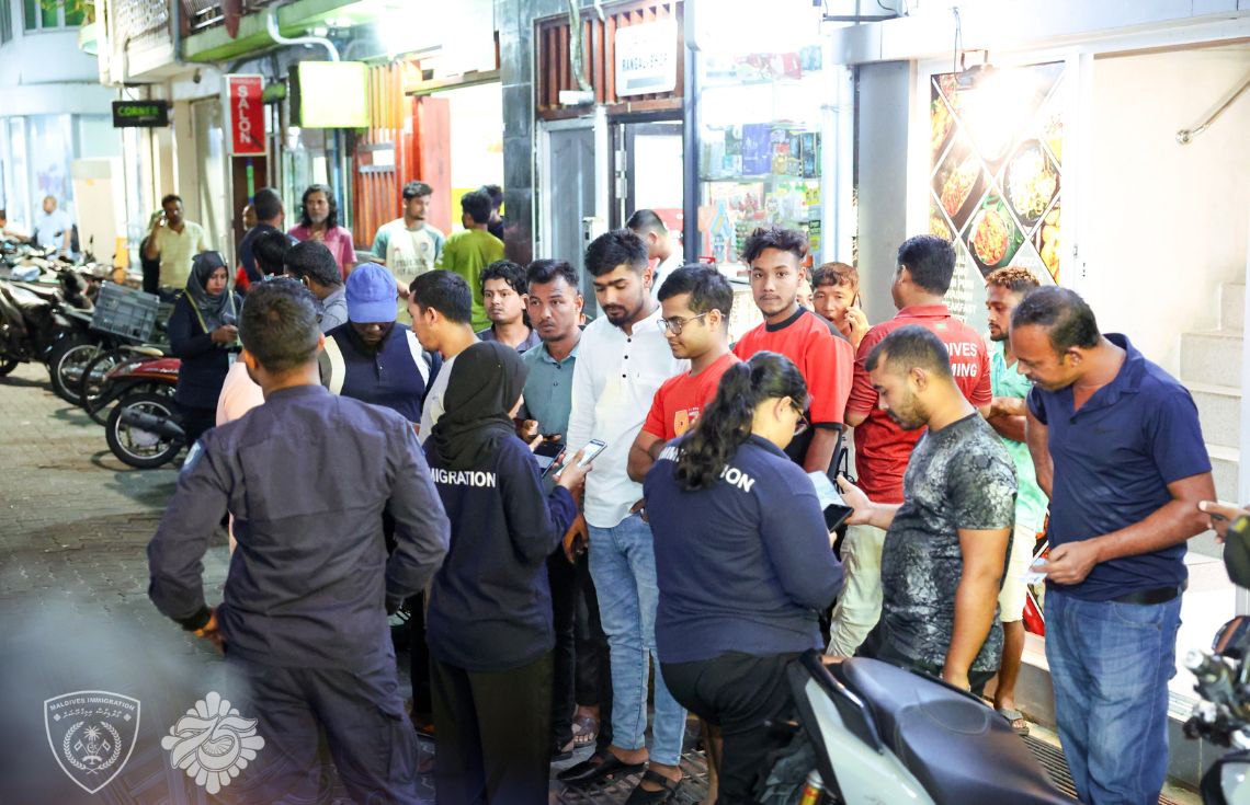 ގަވާއިދާ ޚިލާފަށް އުޅެމުންދިޔަ 66 ބިދޭސީއަކު އިމިގްރޭޝަންގެ ބެލުމުގެ ދަށަށް ގެންގޮސްފި