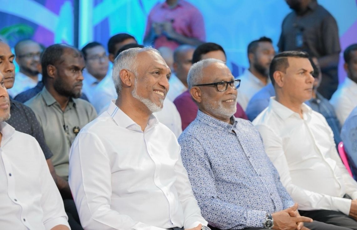 އަދުގެ ސަރުކާރަކީ އެހެން ސަރުކާރުތަކާ އަޅާބަލާއިރު ދެ އަހަރު ދުވަހުގެ ތެރޭގައި ގިނަ ގޮތްގޮތުން ތަފާތު ދެއްކި ސަރުކާރެއް: މަޖިލީހުގެ ރައީސް