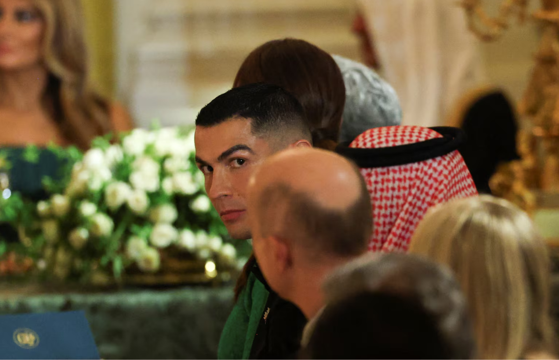 ޓްރަމްޕްއާ ބައްދަލުކުރެއްވުމަށް ރޮނާލްޑޯ ވައިޓް ހައުސްއަށް ޒިޔާރަތްކޮށްފި