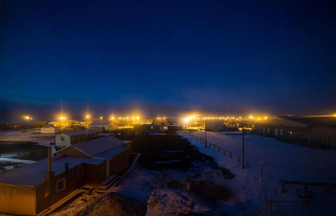 އަލާސްކާގެ ޔުޓްކިއަގްވިކްގައި 66 ދުވަހަށް ދެމިގެންދާ ދިގު ރޭގަނޑެއް ފެށިއްޖެ!