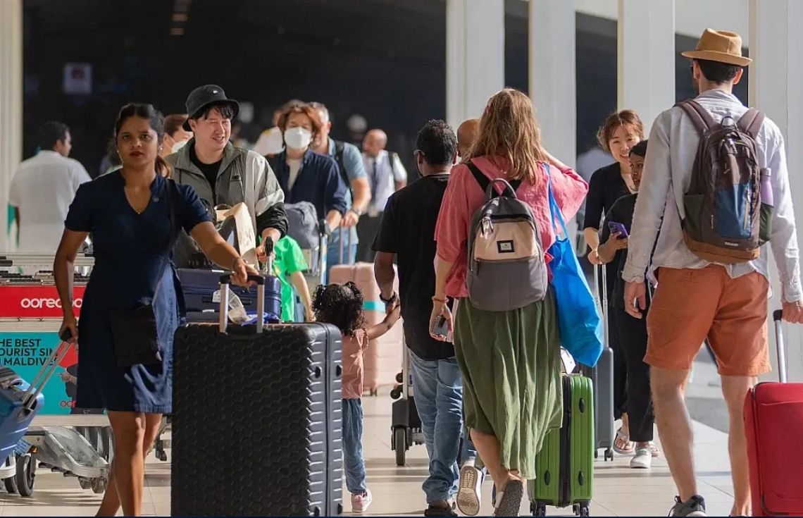 އަހަރުގެ މިހާތަނަށް ރާއްޖެއަށް ދެމިލިއަނާ ގާތްކުރާ ޢަދަދަކަށް ފަތުރުވެރިން ޒިޔާރަތްކޮށްފި