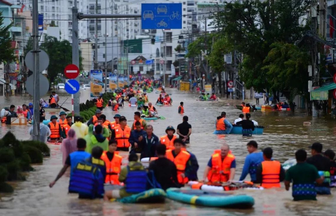 ވިއެޓްނާމްގައި ބޮޑުވި ފެންގަނޑުގެ ސަބަބުން 90 މީހުން މަރުވެއްޖެ