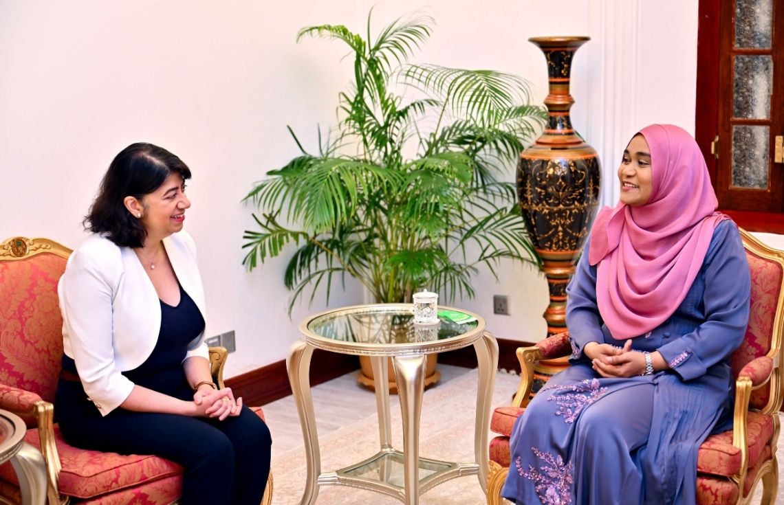 ޔޫކޭގެ ޕާލިމެންޓަރީ އަންޑަރ ސެކްރެޓަރީ އޮފް ސްޓޭޓް މެޑަމް ސާޖިދާއާއި ބައްދަލުކުރައްވައިފި