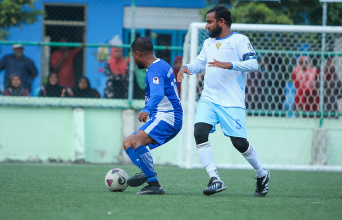 ހޮޅުދޫ އިންޓަރ އޮފީސް ފުޓްސަލް މުބާރާތް: ފުރަތަމަ ބުރު ނިމުނުއިރު ތާވަލުގެ ކުރީގައި ޗެމްޕިއަނުން