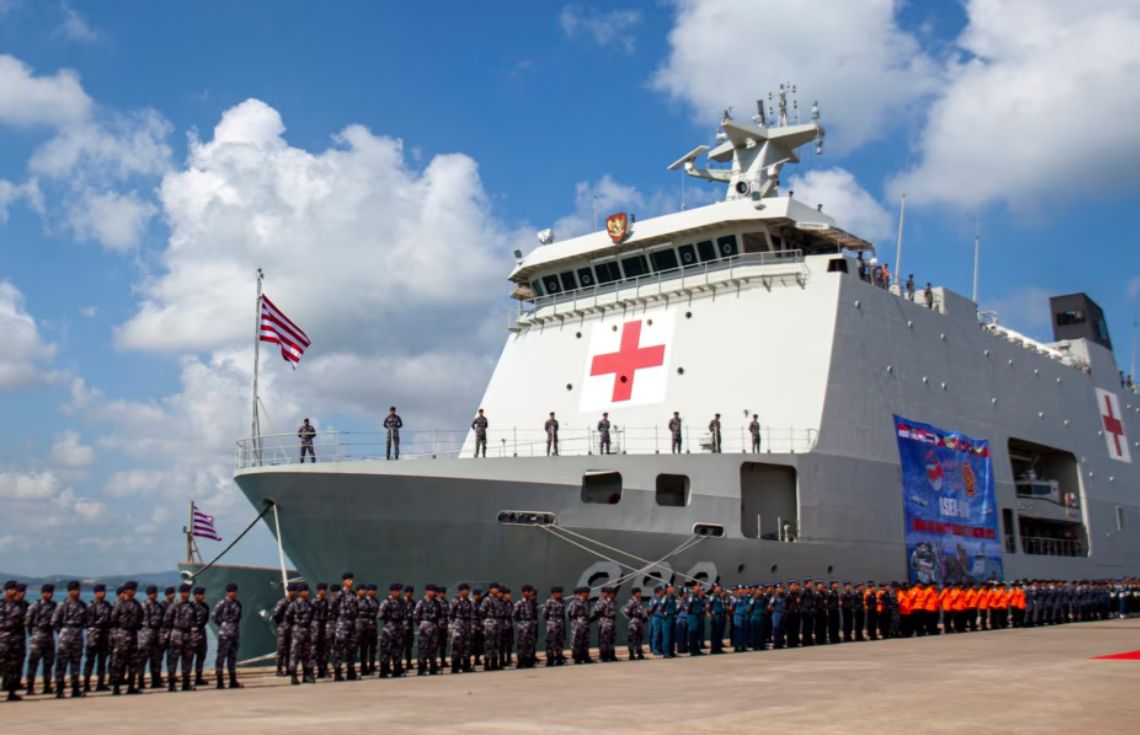 އިންޑޮނޭޝިއާއިން ޣައްޒާއަށް އިންސާނީ އެހީގެ މިޝަނެއް ފޮނުވަން، ފުރިހަމަ ހޮސްޕިޓަލް ފެސިލިޓީ ހިމެނޭ ތިން ނޭވަލް ބޯޓު ތައްޔާރުކޮށްފި