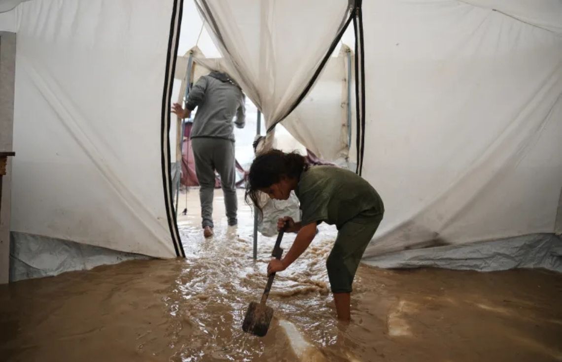 ވެހެމުންދާ ބޯވާރެޔާ ބޮޑުވަމުންދާ ފެނުގެ ސަބަބުން ޣައްޒާގެ ޙާލުގައި  ޖެހިފައިތިބި މީހުންގެ ޙާލަތު އިތުރަށް ގޯސްވަނީ