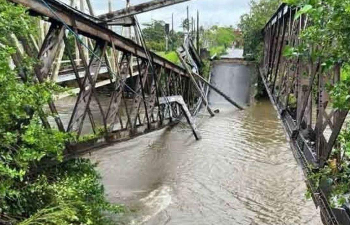 ސްރީލަންކާގެ މޫސުން ވަރަށް ގޯސް ، 31 މީހުން މަރުވެ، ބްރިޖެއްގެ ބައެއް ވެއްޓިއްޖެ!