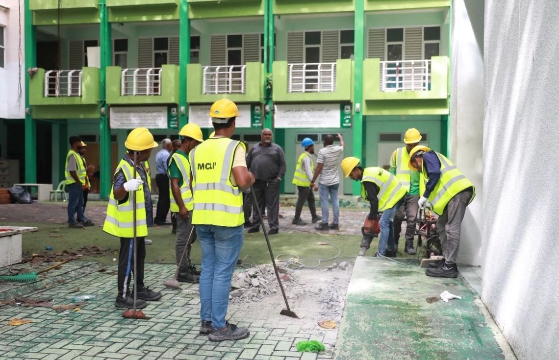 އަލްމަދަރުސަތުލް ޢަރަބިއްޔަތުލް އިސްލާމިއްޔާ ކުރިން ހިންގި ޢިމާރާތް ތަޅާލުމުގެ މަސައްކަތް ފަށައިފި