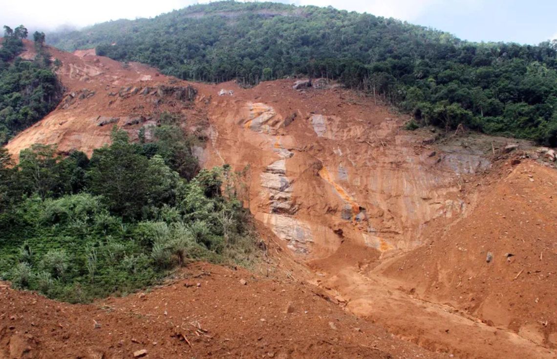 ލަންކާގެ އެތައް ސަރަޙައްދެއްގައި ބިންގަނޑު ކަނޑައިގެން ގޮއްސި، މަރުވި މީހުންގެ އަދަދު 11 އަށް އަރައިފި؛ 7 މީހަކު ގެއްލިގެން ހޯދަނީ!