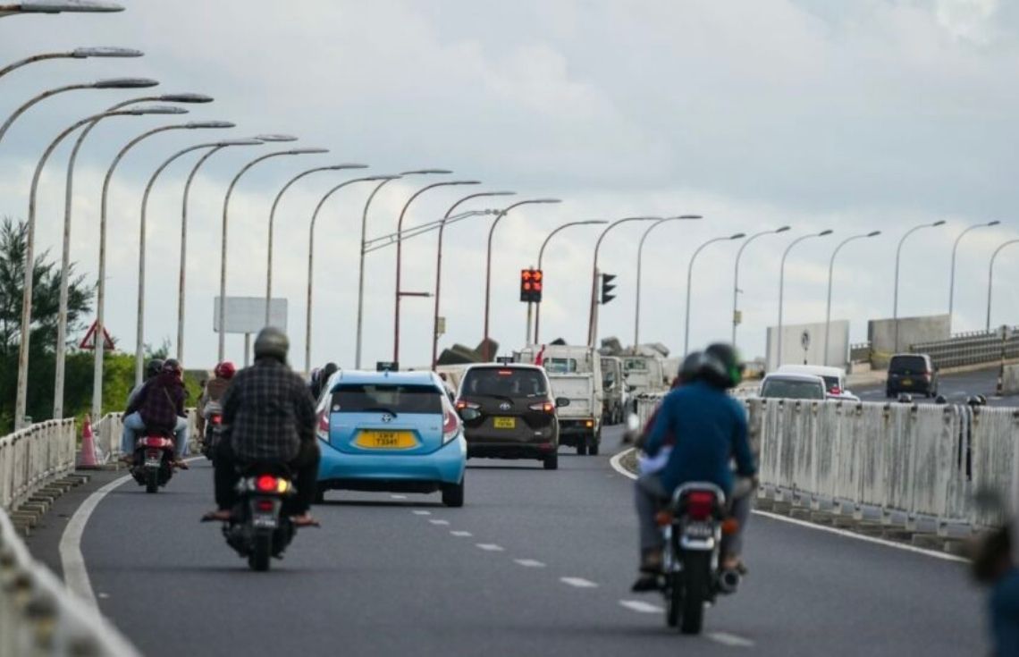 މާލެއިން ހުޅުމާލެއަށް ދާ ހައިވޭގައި އެކްސިޑެންޓެއް، ދެމީހަކަށް ހޮސްޕިޓަލުގައި ފަރުވާދެނީ