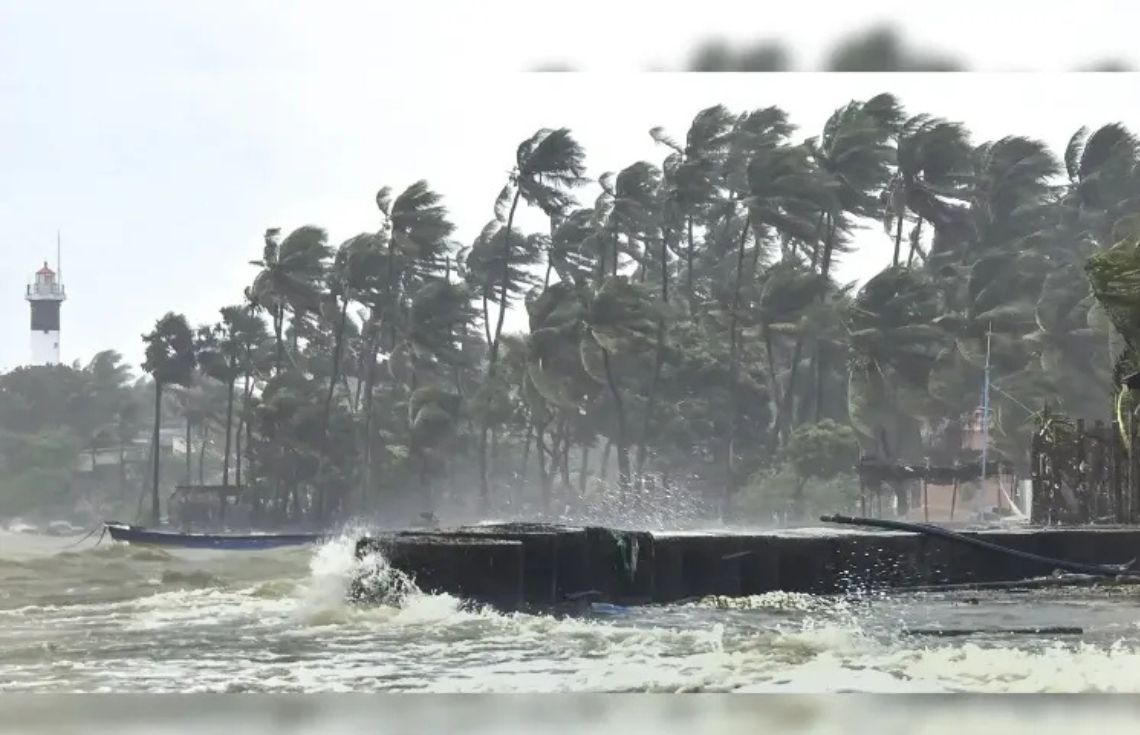 ބާރުގަދަ ތޫފާން ދިތުވާ ޓެމިލްނާޑޫއަށް އަރައިފި ، މިހާތަނަށް ތިން މީހުން މަރުވެއްޖެ!
