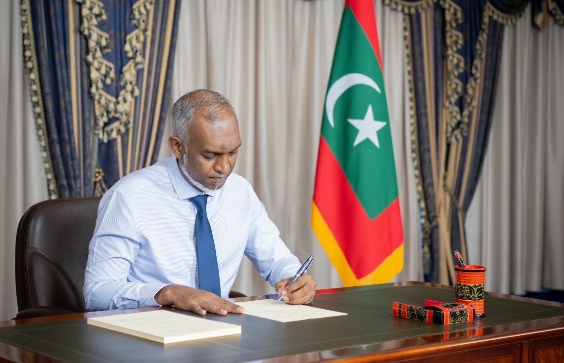 ދިވެހިރާއްޖޭގެ ޖުމްހޫރިއްޔާގެ ޤާނޫނުއަސާސީއަށް 7 ވަނަ އިޞްލާޙު ގެނައުމުގެ ބިލު ރައީސުލްޖުމްހޫރިއްޔާ ތަޞްދީޤުކުރައްވައިފި