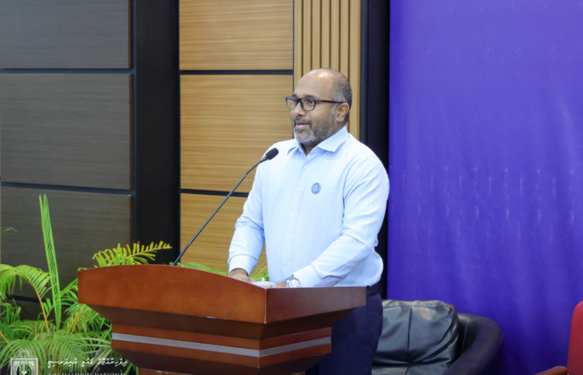 ބުރިޖު މަތިން ހިނގި އެކްސިޑެންޓަކާ ދިމާވުމުން، އަނިޔާވި މީހުން ދާޚިލީ ވަޒީރުގެ ރަސްމީ ކާރުކޮޅުގައި ހޮސްޕިޓަލަށް ގެންގޮސްދީފި