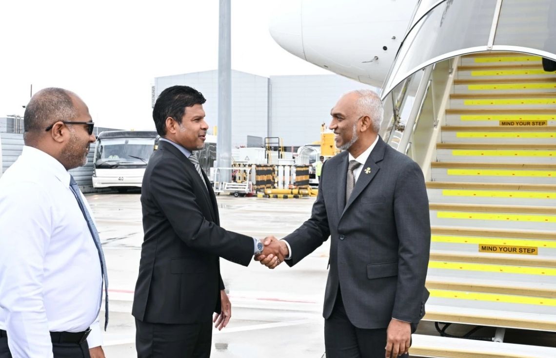 ރައީސް މުޢިއްޒު އިނގިރޭސިވިލާތައް ކުރެއްވެވި ދަތުރުފުޅު ނިންމަވާލައްވައިފި