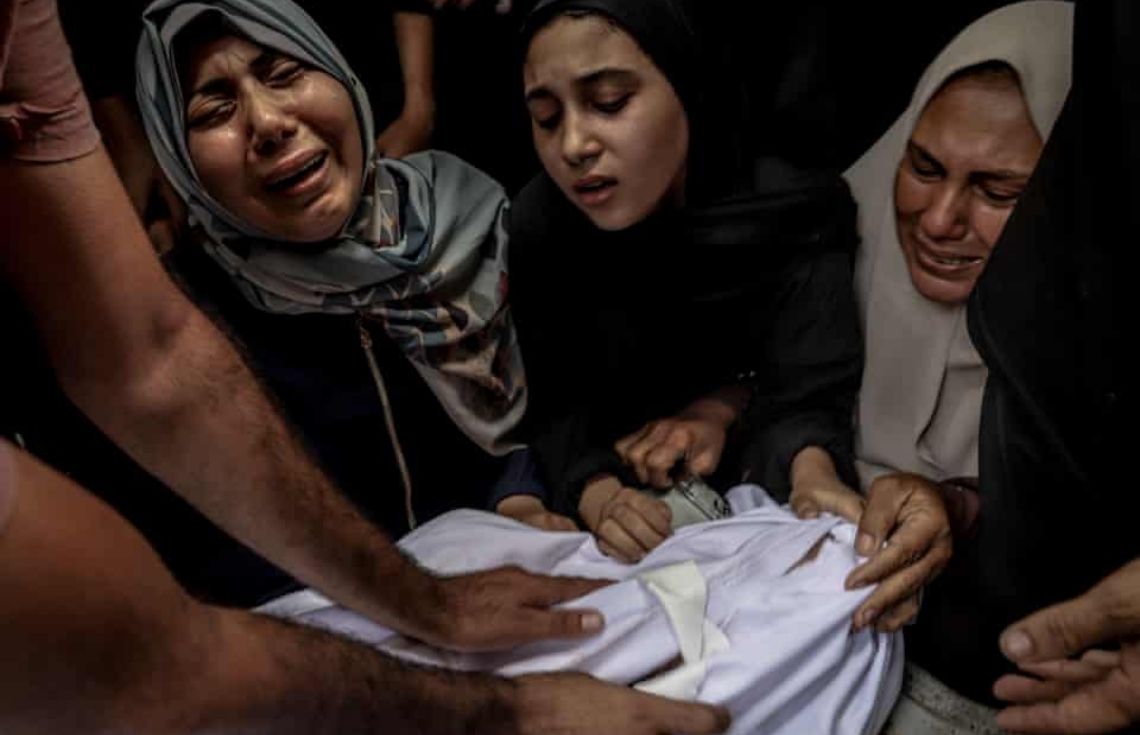 ޣައްޒާގައި އިޒްރޭލުން ދިން ހަމަލާތަކެއްގައި ނޫސްވެރިޔަކު ހިމެނޭ ގޮތަށް ތިން މީހަކު ޝަހީދުކޮށްލައިފި