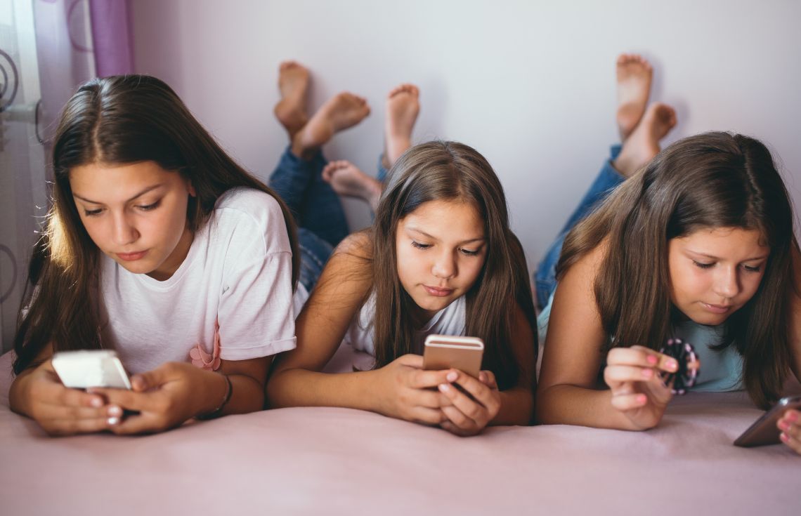 އޮސްޓްރޭލިއާގެ 16 އަހަރުން ދަށުގެ ކުދިން މެޓާގެ ޕްލެޓްފޯމުތަކުން ވަކިކުރަން ފަށައިފި!