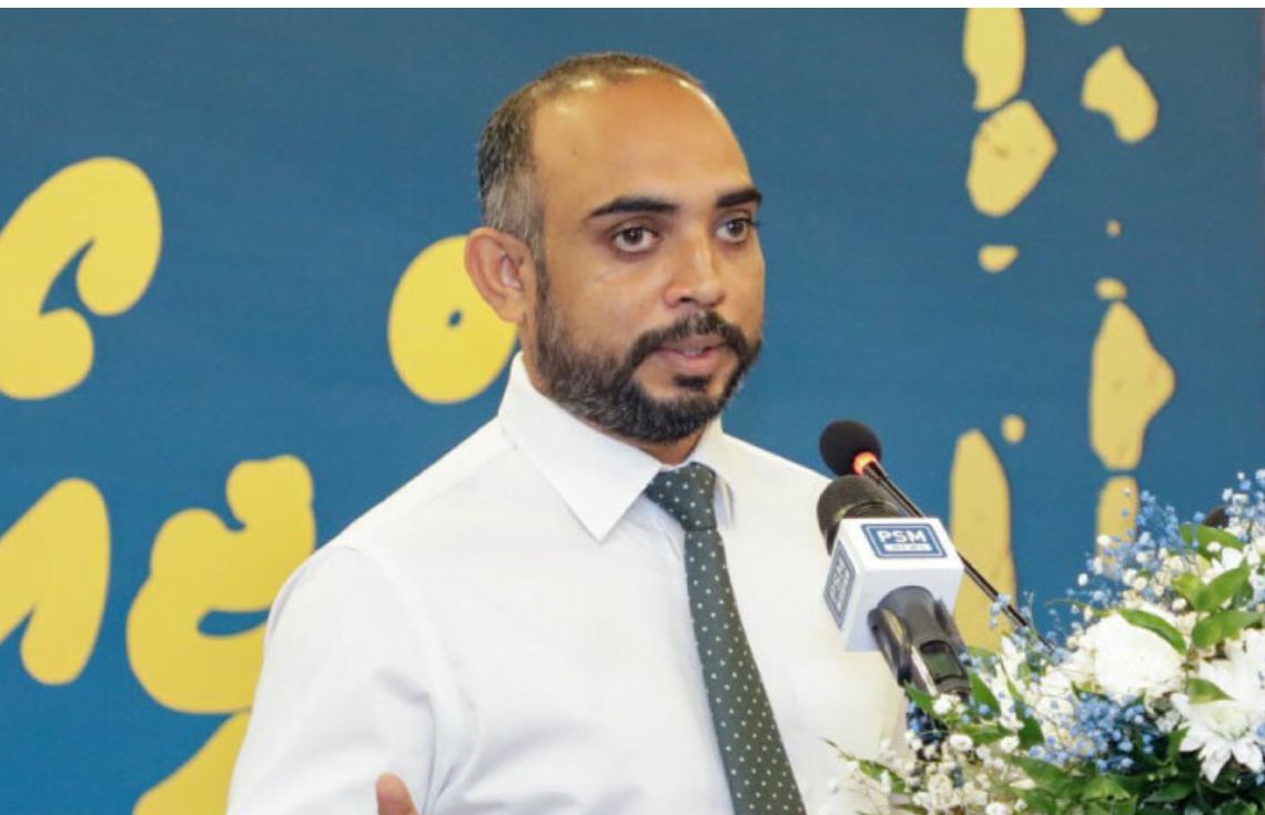 ރައީސް ހެއްދެވީ މުތްލަޤް ދޮގެއްކަމަށް ވިދާޅުވިއިރު، ނާއިފްއަކީ އެބައްދަލުވުމުގަ އިންނެވި ބޭފުޅެއް ނޫން : ވަޒީރު އަސްވާޑު