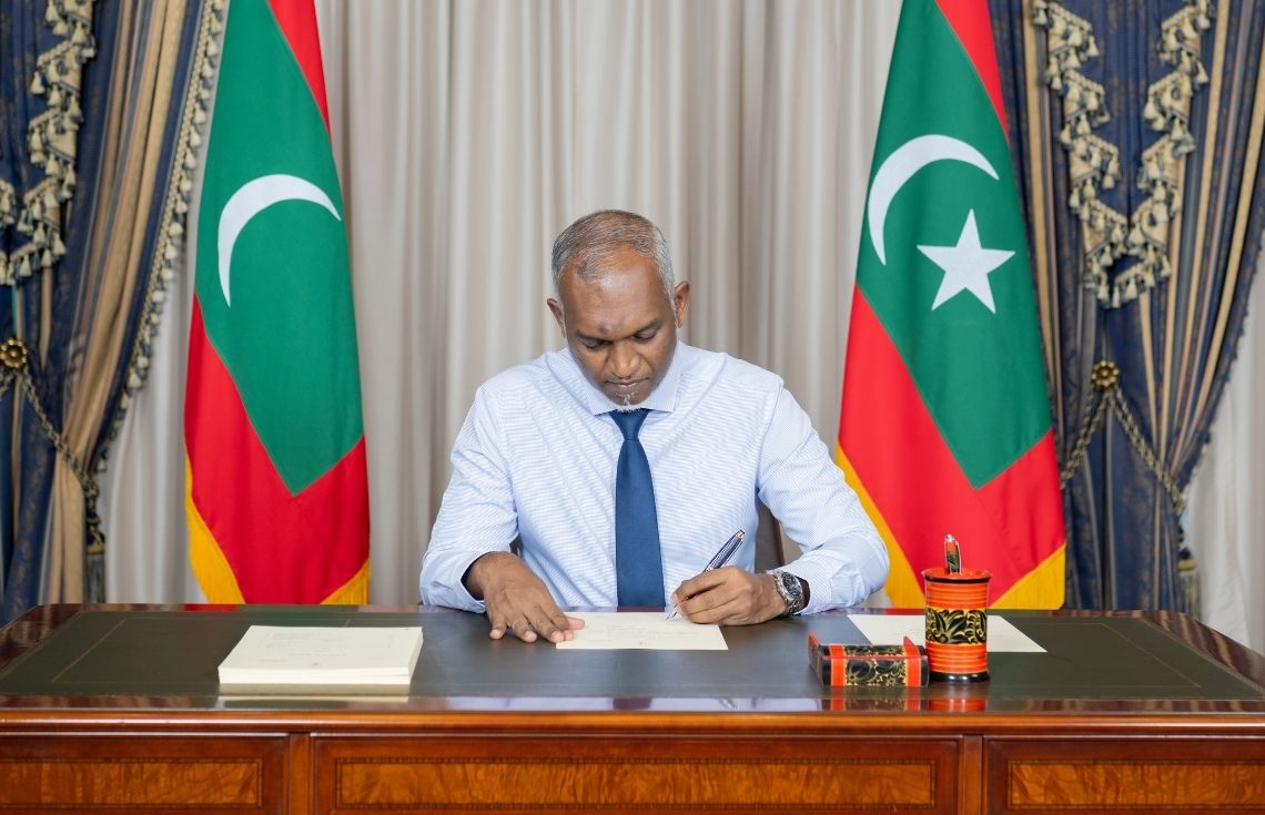 ރައީސުލްޖުމްހޫރިއްޔާ، ޒަކާތުގެ ފުރަތަމަ ޤާނޫނު ތަޞްދީޤުކުރައްވައިފި