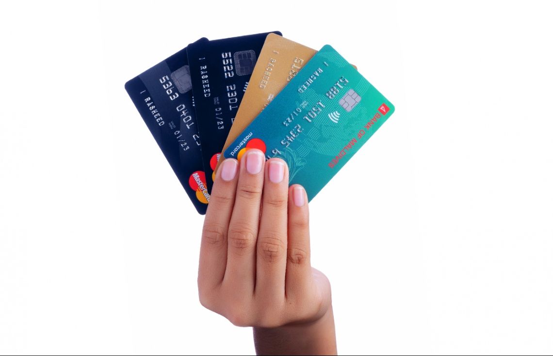 ކާޑު ލިމިޓުގެ ބޭނުން ނަހަމަ ގޮތުގައި ހިފަނީ، 100އަށް ވުރެ ގިނަ ކާޑުން އެކަކު މުޢާމަލާތްކޮށްފި!