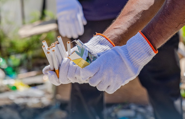 ކަސްޓަމްސްއިން ހިފަހައްޓާފައި ހުރި 1.8 މިލިއަން ސިނގިރޭޓު ސްޓިކް ނައްތާލައިފި