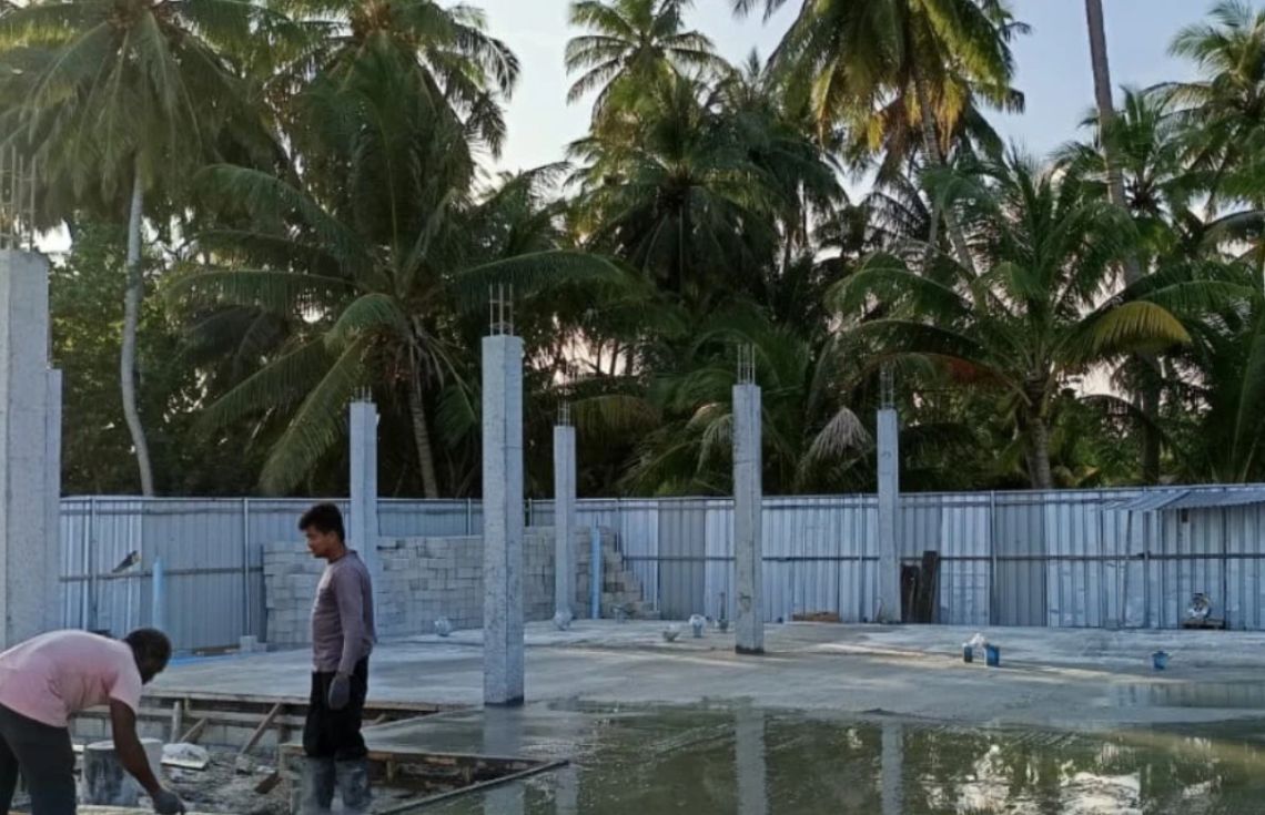 ލ. ހިތަދޫ ފުލުހުންގެ މަރުކަޒު ބިނާކުރުން: ކޮންކްރީޓް ތަޅުމުގެ މަސައްކަތް ނިމިއްޖެ