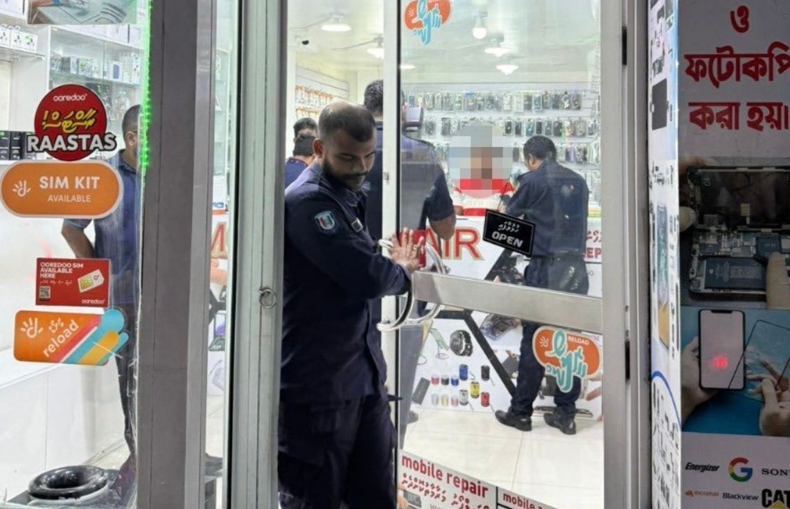 މާލެގައި ސިނގިރޭޓް ވިއްކަމުންދިޔަ 2 ތަނެއް ބަންދު ކުރަން ފުލުހުން ނޯޓިސް ދީފި