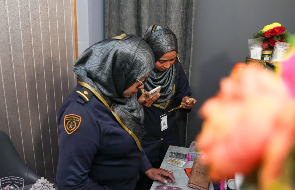 ހަތަރު މަސާޖުޕާލާއަކުން ފަސް ބިދޭސީއަކު އިމިގްރޭޝަންގެ ބެލުމުގެ ދަށަށް