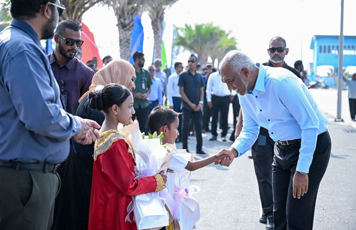 ރަސްމީ ދަތުރުފުޅެއްގައި ރައީސުލްޖުމްހޫރިއްޔާގެ ދެކަނބަލުން ރ. ދުވާފަރަށް!