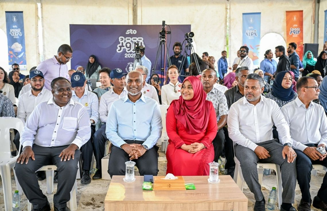 މަސްވެރިންގެ ދުވަހާއި ގުޅިގެން ބޭއްވި 'ރަހަވަރު' ކެއްކުމުގެ މުބާރާތް ރައީސުލްޖުމްހޫރިއްޔާގެ ދެކަނބަލުން ބައްލަވާލައްވައިފި