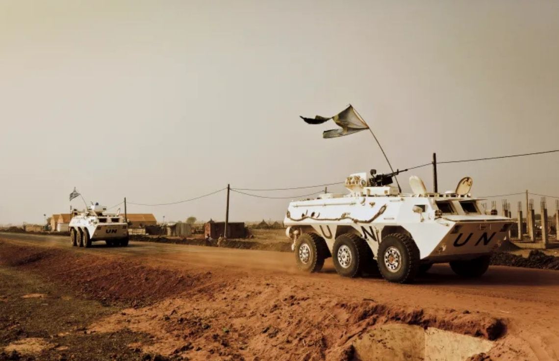 ސޫދާންގައި ދިން ޑްރޯން ހަމަލާއެއްގައި އ.ދގެ ޞުލްޙަ ބަލަހައްޓާ ހަ އޮފިޝަލަކު މަރުވުމުން އ.ދ އިން އެކަން ކުށްވެރިކޮށްފި