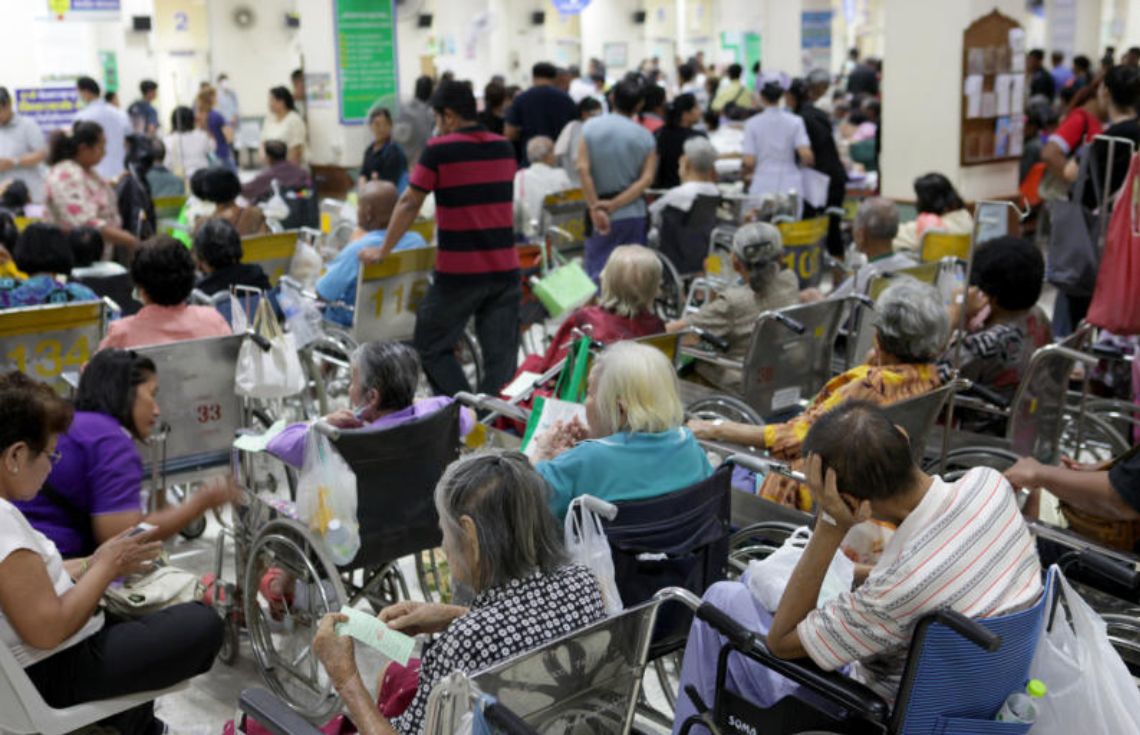 ސަރުކާރު ހޮސްޕިޓަލްތަކުގައި ޑޮކްޓަރަށް ދައްކަން ކިޔުޖެހުމަކީ މުޅި ދުނިޔޭގައިވެސް ހިނގާ ކަމެއް!