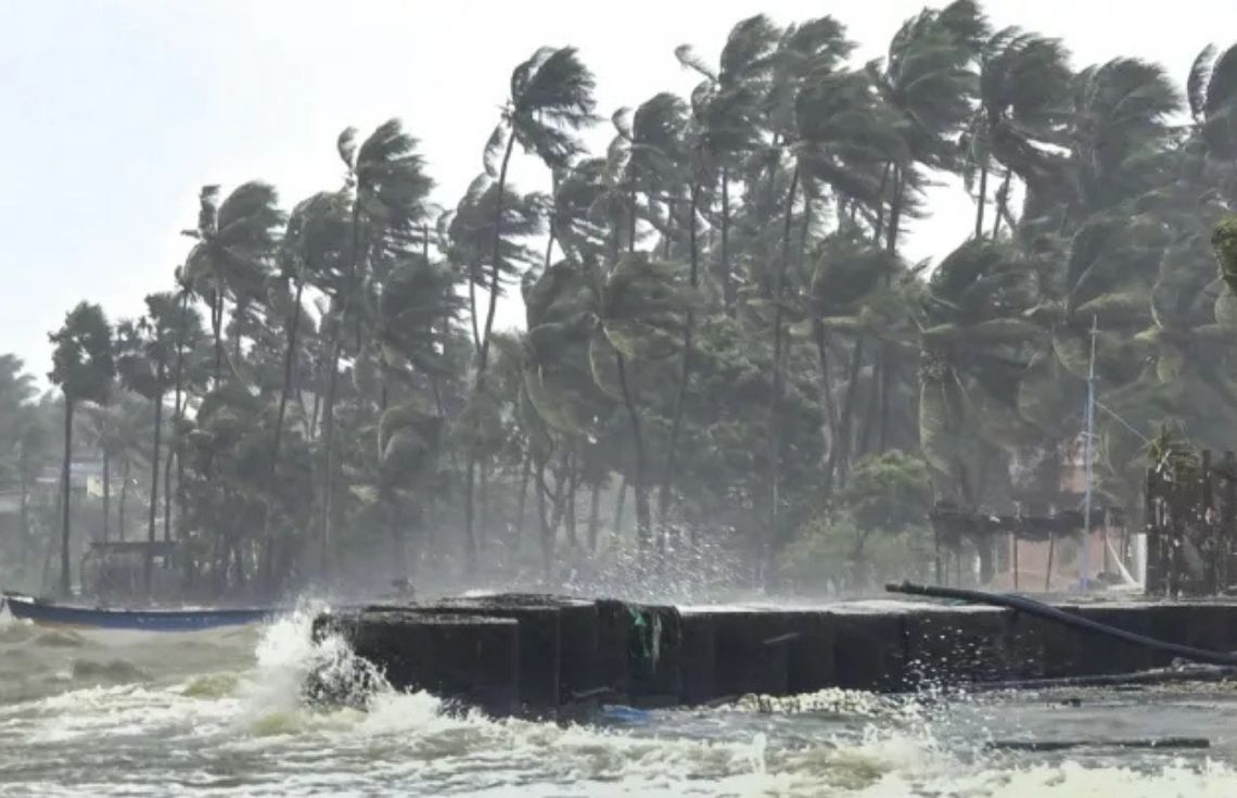 ތޫފާން 'ޑިޓްވާ'ގައި ގެއްލުންވި ކޮންމެ ރުކަކަށް ސްރީލަންކާ ސަރުކާރުން 10،000 ރުޕީސް ދެނީ