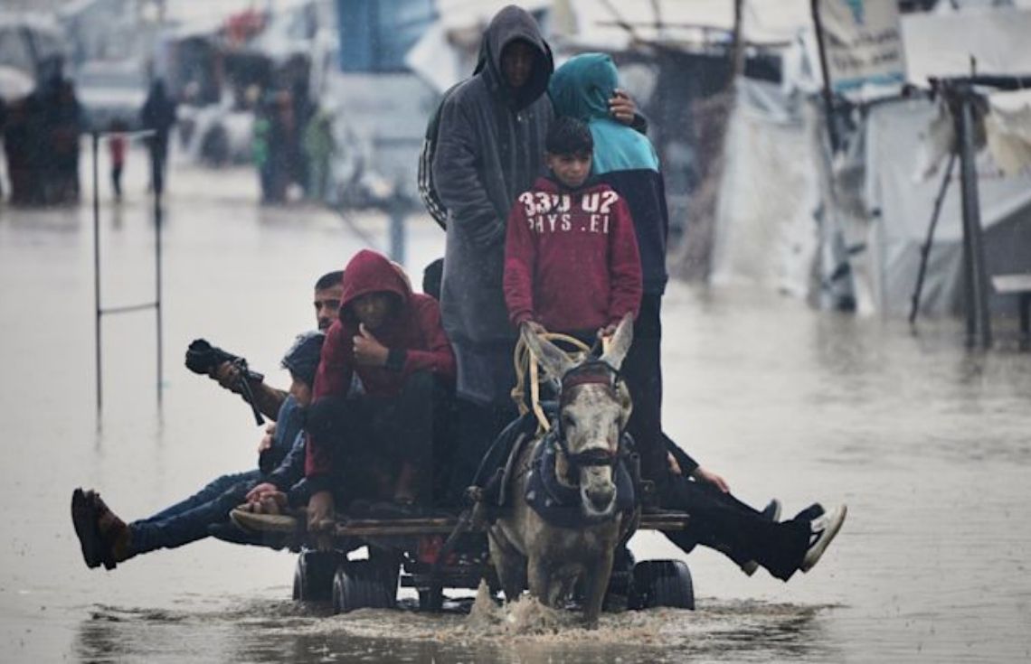 ޣައްޒާއަށް ބޯކޮށް ވާރޭވެހި ވަގުތީ ހިޔާތަކާ ހޮސްޕިޓަލްތައް ފެންބޮޑުވެ ޣައްޒާގެ ރައްޔިތުންގެ ޙާލަތު އިތުރަށް ގޯސްވެއްޖެ