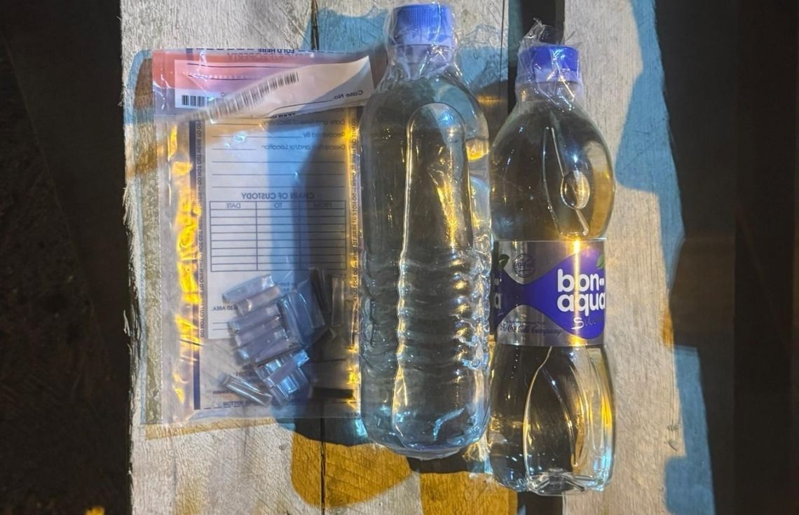 ކުރެންދޫގައި ފުލުހުން ހިންގި އޮޕަރޭޝަނެއްގައި ބަނގުރަލާއި މަސްތުވާތަކެތި ހޯދައިފި