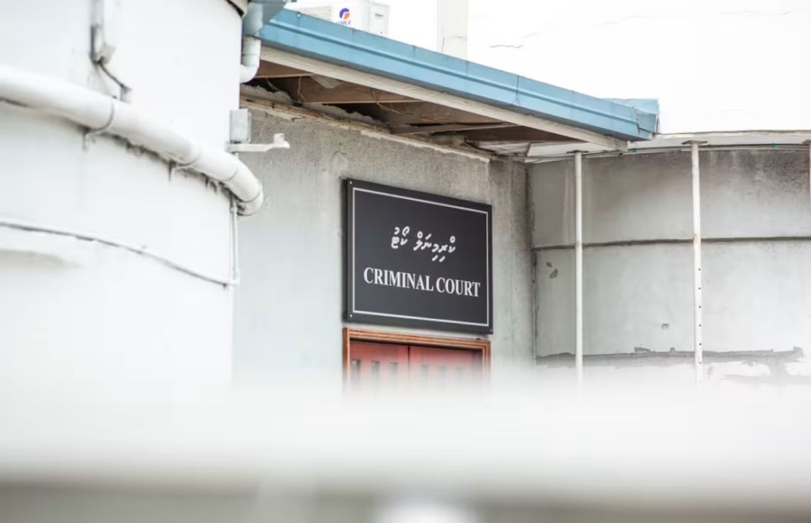 ސަޢުދީ އެމްބަސީގެ ފުރާޅުމައްޗަށް އެރި ޒުވާނަކު ހައްޔަރުކޮށްފި