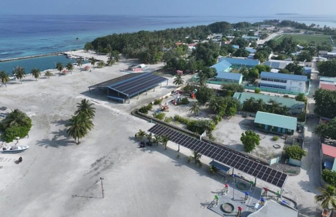 ރ. ވާދޫގައި ސޯލާ-ޑީސަލް-ބެޓެރީ ހައިބްރިޑް ނިޒާމެއް ޤާއިމުކުރަނީ