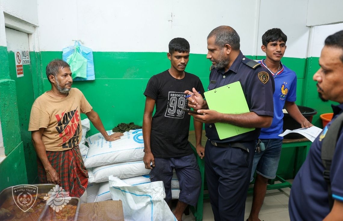 މާލޭގެ 7 ތަނެއް ބަލައިފާސްކޮށް ޤަވާއިދާ ޚިލާފަށް އުޅުނު ބިދޭސީއަކު އިމިގްރޭޝަންގެ ބެލުމުގެ ދަށަށް!