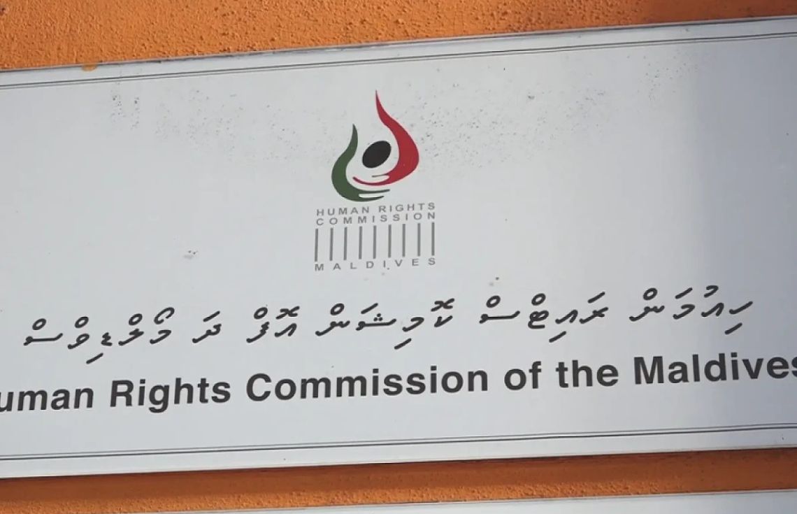 މާލޭގައި ވައްކަމެއްގެ ތުހުމަތު ކުރެވުނު މީހަކަށް ލާއިންސާނީ އަނިޔާތަކެއް ދިނުމަށްފަހު މޫދަށް އެއްލާލުން އެޗްއާރްސީއެމް އިން ކުށްވެރިކޮށްފި