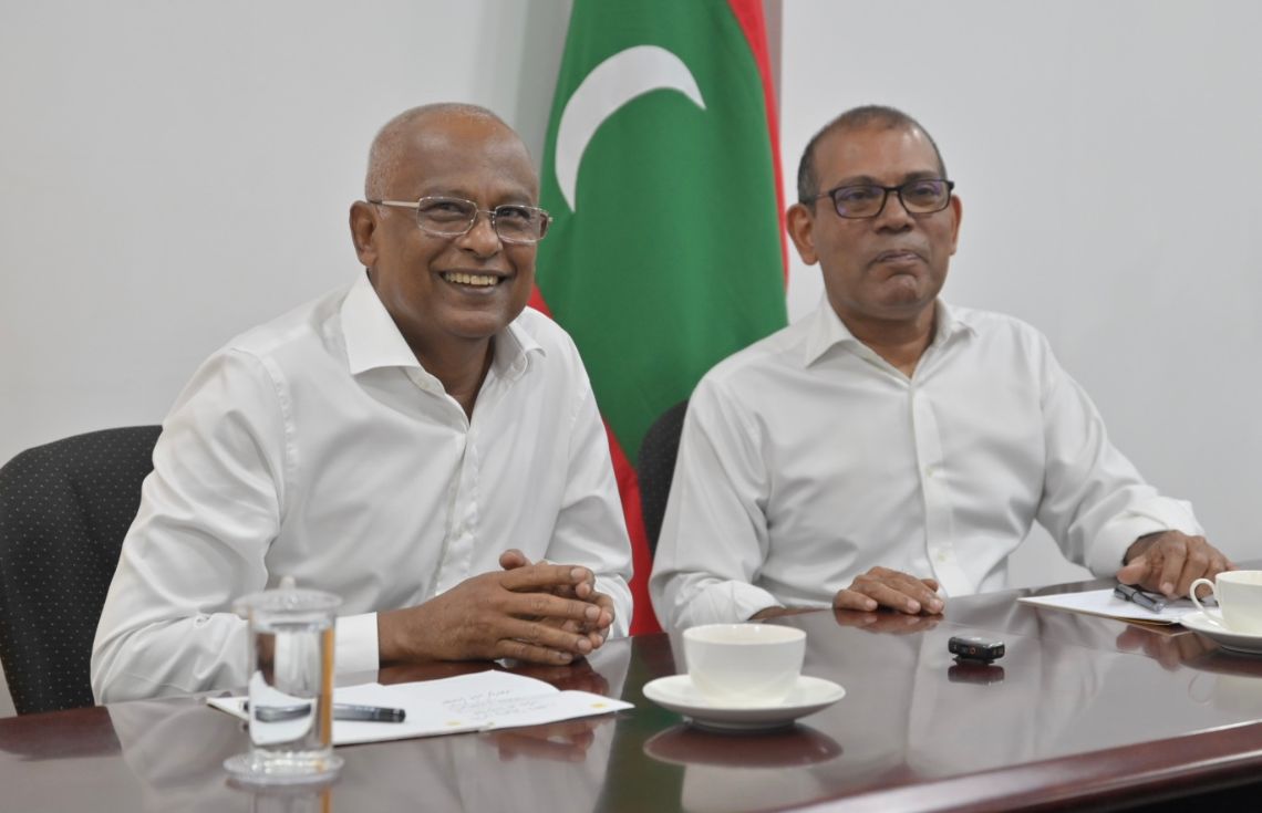 އިދިކޮޅު ޕާޓީގެ ކޯޅުން ކުޑަކުރަން ބޭއްވި ބައްދަލުވުމާއެކު، ގުޅިގެން އެކުގައި މަސައްކަތް ކުރުމަށް ރައީސް ޔާމީނަށް ދަޢުވަތެއް
