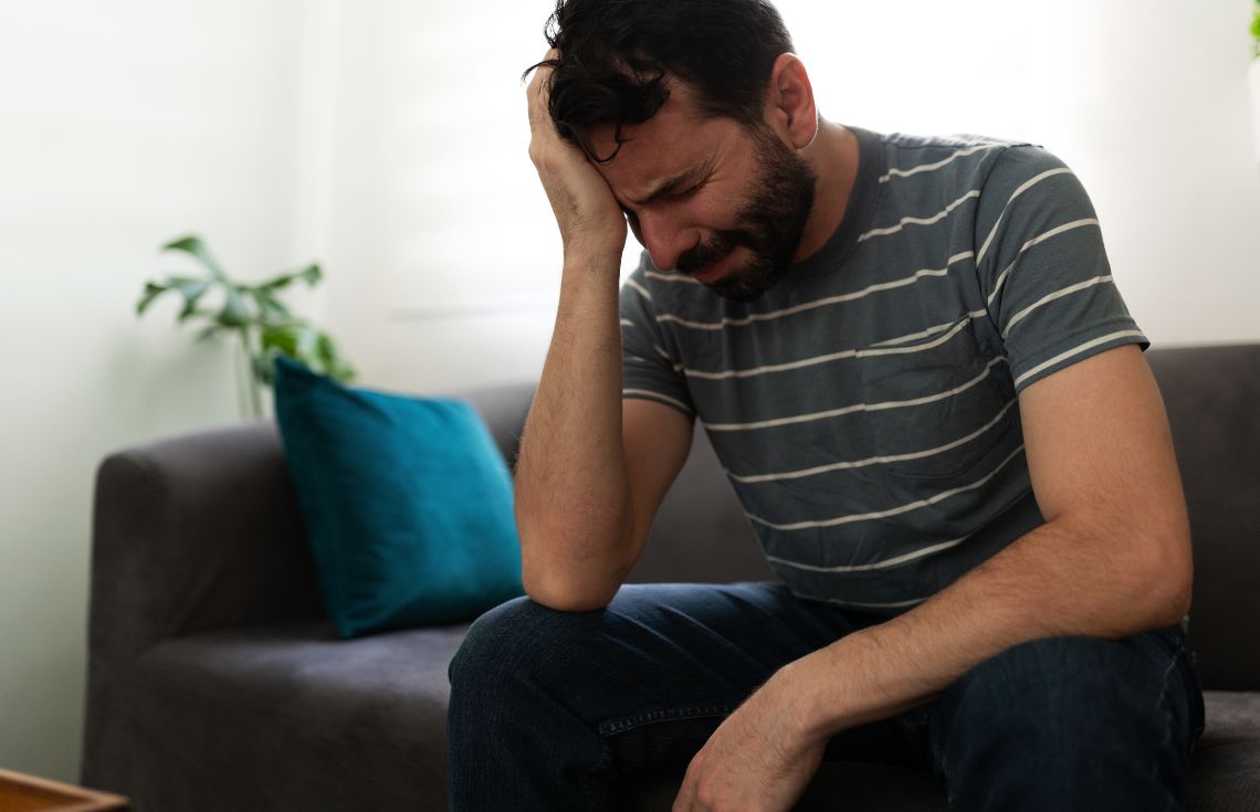 ފިނޑިނުވާށެވެ! ހިތާމަ ނުކުރާށެވެ! ތިޔަބައިމީހުންނީ މަތިވެރި ބަޔެކެވެ.