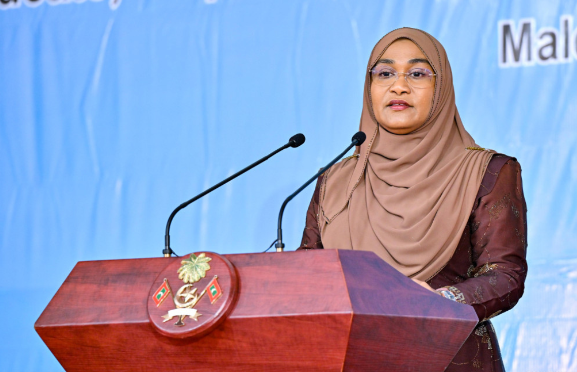 ރައީސުލްޖުމްހޫރިއްޔާގެ އަނބިކަނބަލުން، އެއްބައިވަންތަކަމުގެ ދުވަހުގެ ތަޙުނިޔާ ފޮނުއްވައިފި